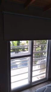 Cortinas Roller en Palermo, Caba. Black Out gris para puerta balcón.