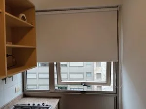 Cortinas Roller en Santa Fe. Black Out blanco para cocina.