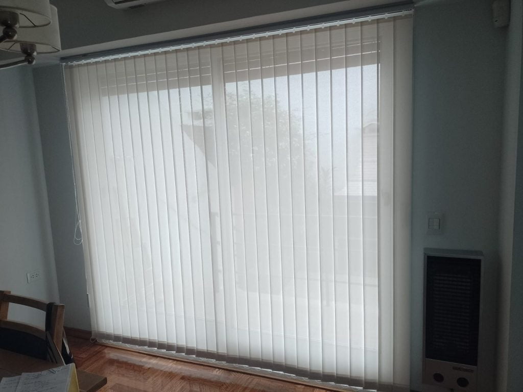 Cortina vertical. Tela sunscreen_blanco