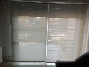 Cortinas roller en Haedo, Morón. Screen gris para puerta balcón.