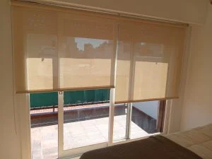 Cortinas Roller en La Plata. Tela screen Beige