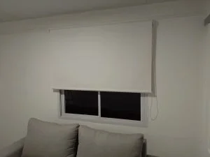 Cortinas Roller en Rosario, Santa Fe. Sunscreen blanco para living.